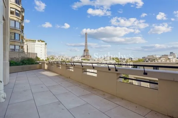Appartement avec terrasse vue tour Eiffel