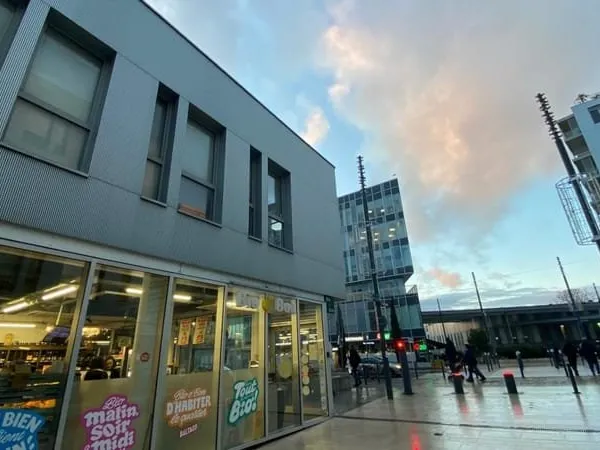 Locaux très fonctionnels et lumineux situés à proximité immédiate de la Gare Rer A