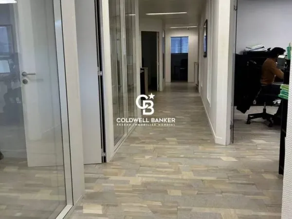 Bureaux 178 m²