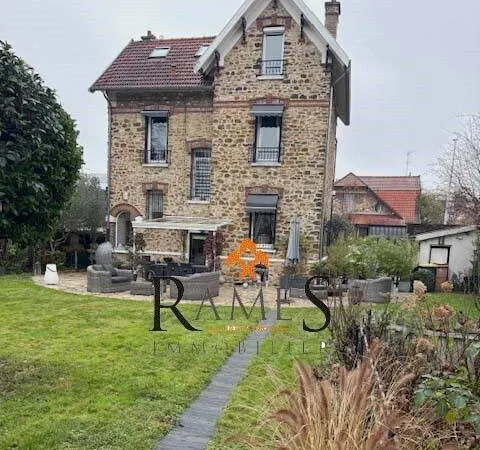 Maison 8 pièces 145 m²