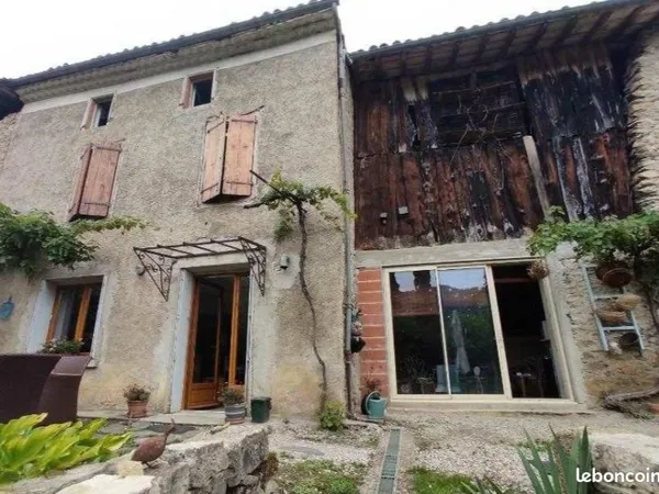 Maison de village avec jardin à 6km de Montségur 2km fontaine Fontestorbes