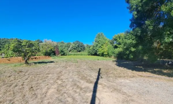 Terrain 2034 m²