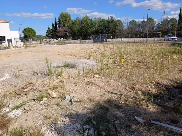 Terrain 205 m²