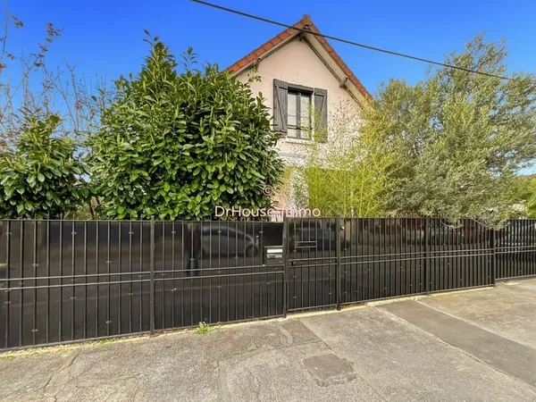 LAGNY-SUR-MARNE Quartier Saint-Laurent, Maison de caractère avec piscine