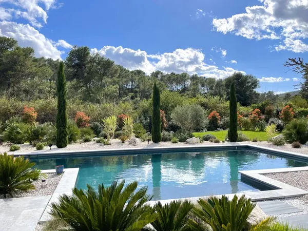 Villa contemporaine T7 de 265m2 sur 2500m2 de parcelle avec