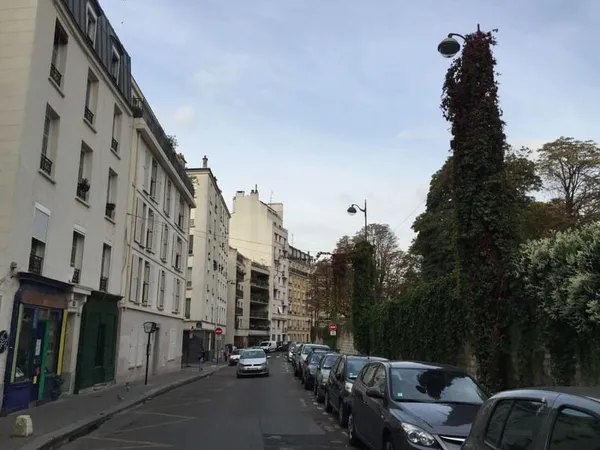 Paris 18e - Rue Ganneron - Studio meublé vendu loué en rez