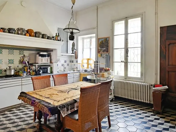 SUPERBE MAISON de MAÎTRE de 243m2 avec 8 PIÈCES entre NÎMES