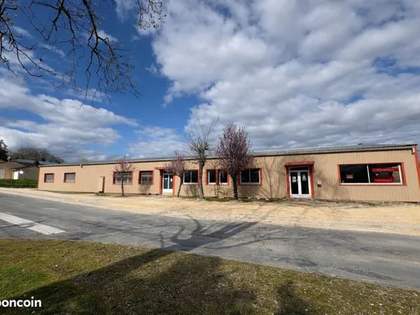 A vendre bâtiment industriel ou commercial 1000 m² NONTRON