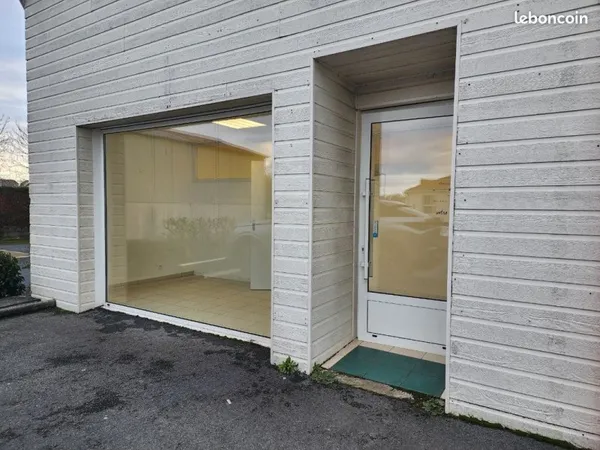 À louer - Local commercial 60 m² - Centre-ville Le Pin-en-Mauges