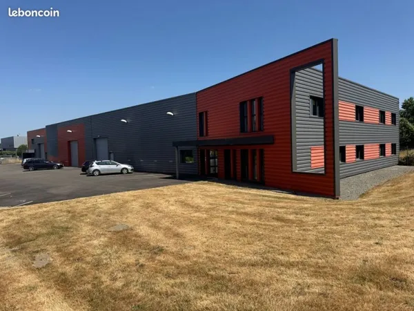 Local 1701 m² Les Sorinières