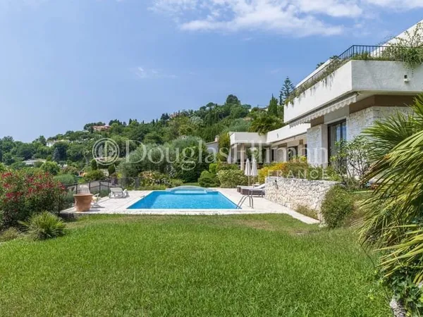 Vence : Une très belle villa contemporaine avec vue mer panoramique