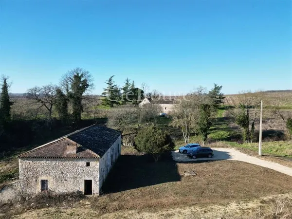 Proche de Gensac - Maison en pierre à rénover