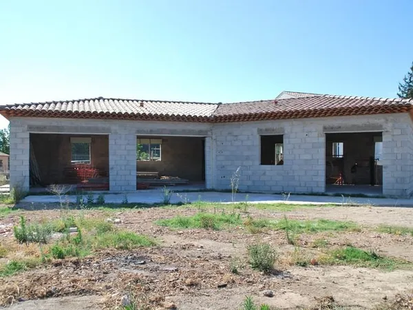 VILLA VILLECROZE A FINIR