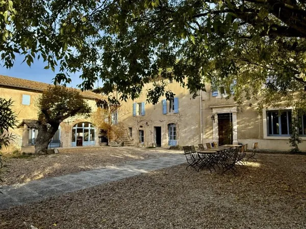 BASTIDE D'EXCEPTION AU PIED DU LUBERON