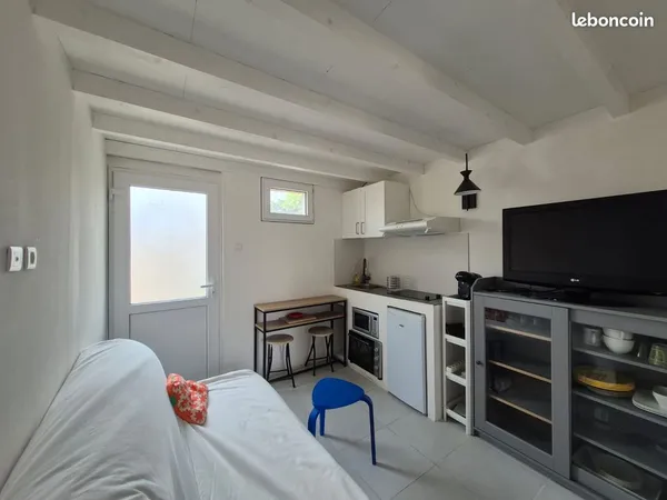 Studio meublé location à l année