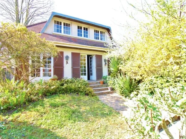 Maison 8 pièces 223 m²