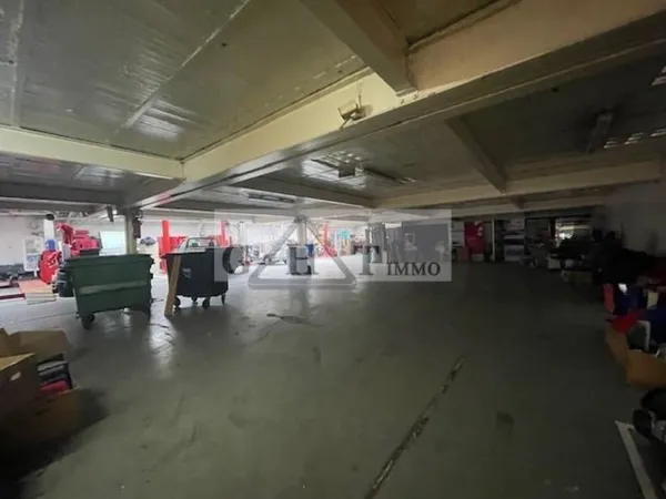 A VENDRE 1300M2 DE LOCAUX À VINCENNES