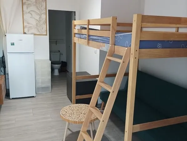 Chambre meublée