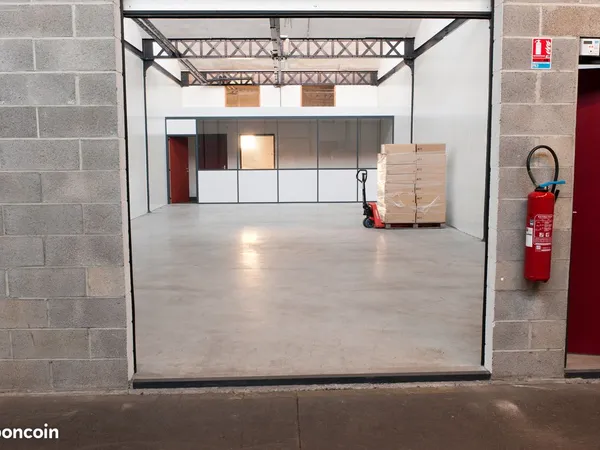 Local d'activité - 117 m²