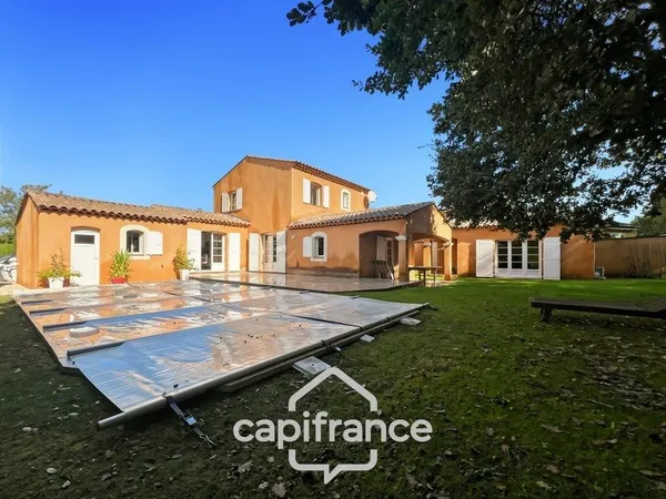 Maison individuelle et familiale de 165 m2, 7 pièces, située à ALLEINS proche Salon de Provence étab