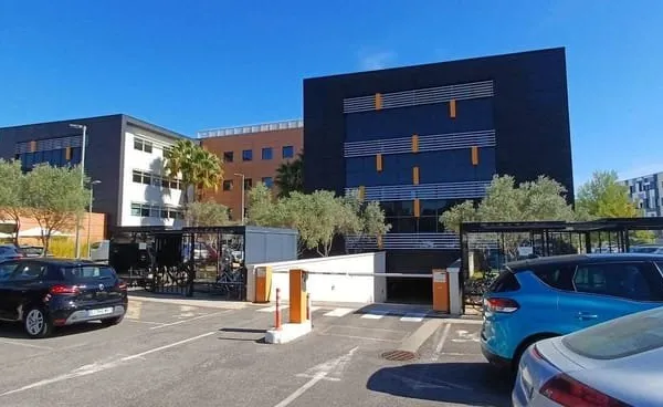 Bureaux 897 m²