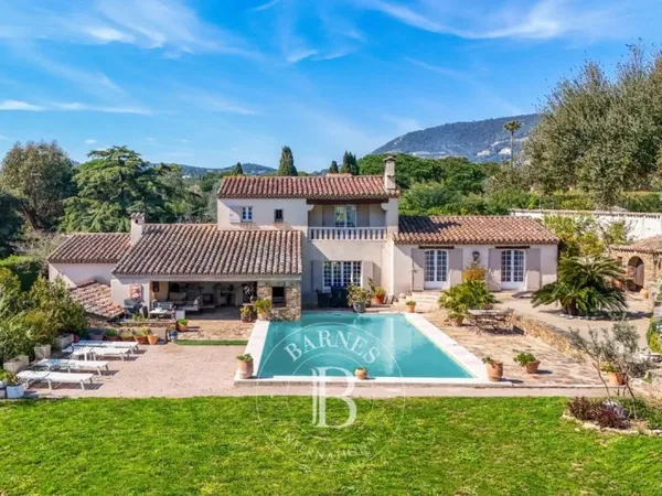 GRIMAUD - VILLA FACE A SAINT-TROPEZ - VUE MER