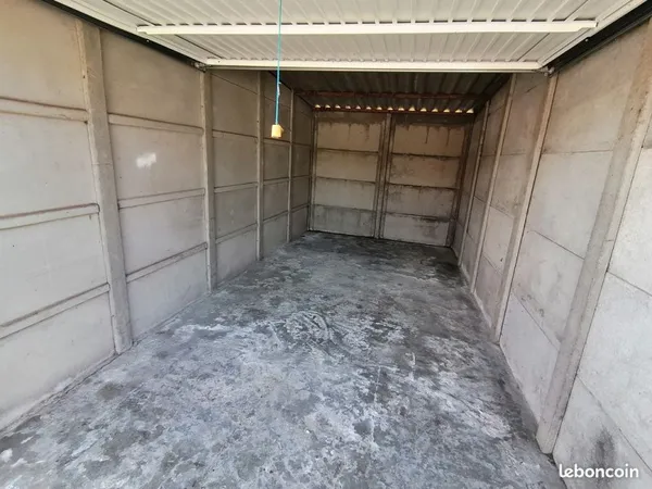 Garage bétonné de 14m²