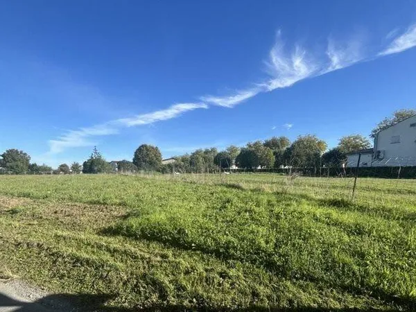 Terrain constructible 900 m²