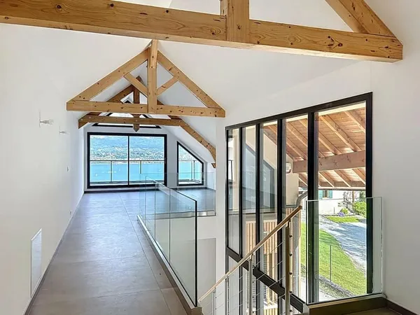 VILLA NEUVE TRES LUMINEUSE