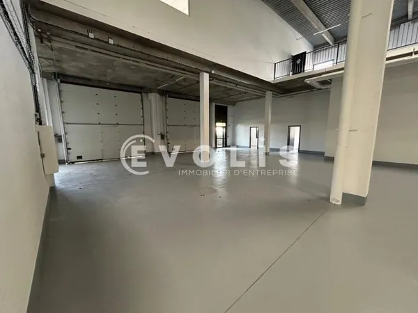 Locaux d'activité - A LOUER - 589 m² non divisibles