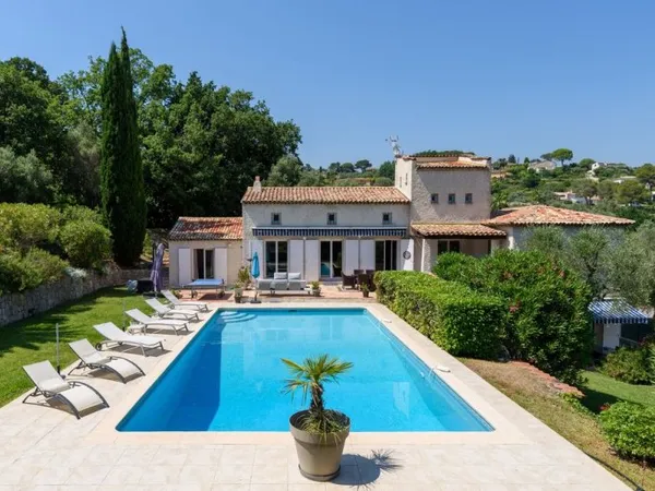 Villa 9 pièces 250 m²