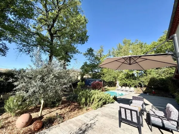 Maison 8 pièces 236 m²