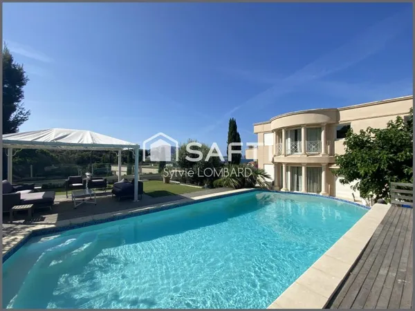 MAISON ROUCAS BLANC CORNICHE Marseille 7ème DANS RESIDENCE GARDEE 24H/24