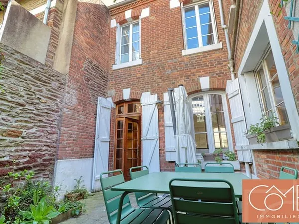 A VENDRE CHEZ CÔME IMMOBILIER - CENTRE VILLE, PROCHE GARE - CHAMP DE MARS - 129 M² ENV. - 4 CHAMBRES