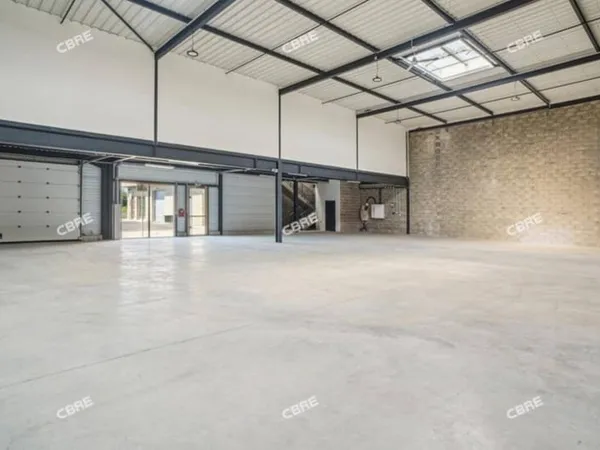 Local d'activité 528 m²
