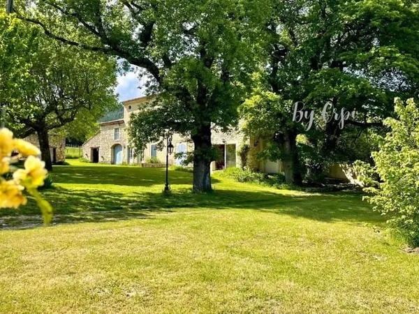 Maison 8 pièces 300 m²