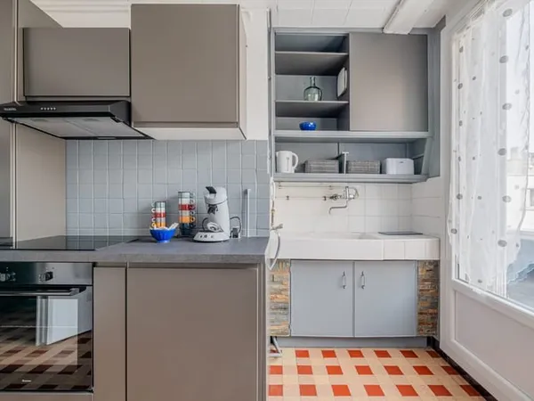 GRENOBLE MUTUALISTE JOLI T4 - DERNIER ETAGE SANS ASCENSEUR