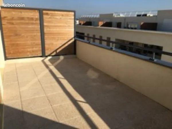T1 toit terrasse dernier étage