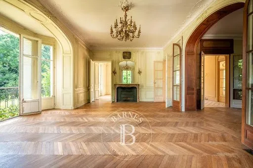 Maison 12 pièces 404 m²