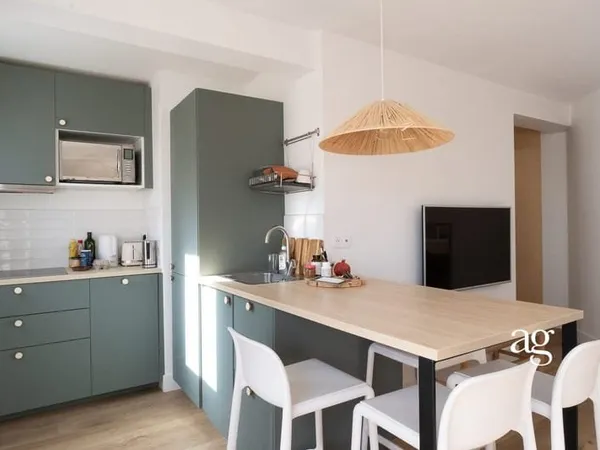 DEUX PIECES CONTEMPORAIN & FONCTIONNEL AVEC PARKING