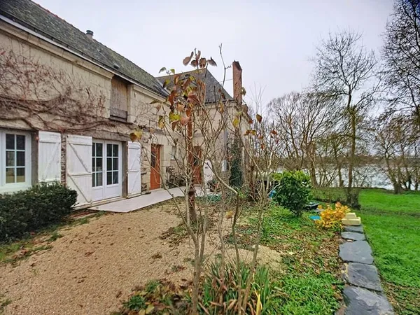 Maison ancienne à vendre sur les bords de Loire aux Ponts de Cé - 3 chambres, beau terrain avec pisc