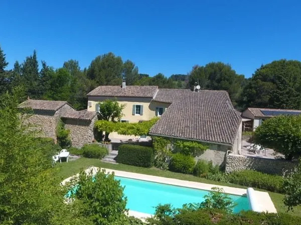 AUTHENTIQUE MAS EN PIERRE AU CALME - SECTEUR VAISON