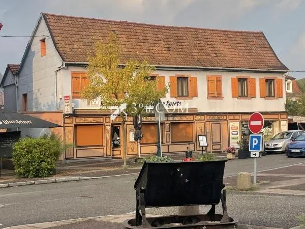 IMMEUBLE DE RAPPORT Commerces et 3 appartements