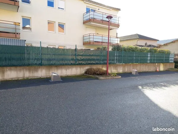 Place de parking extérieur