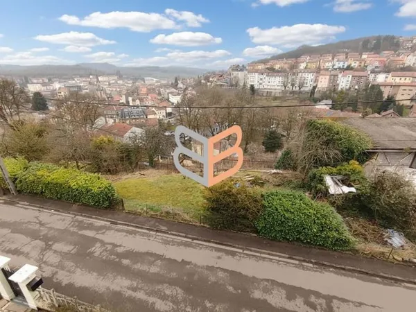 Terrain constructible avec vue dominante sur la commune de Ville