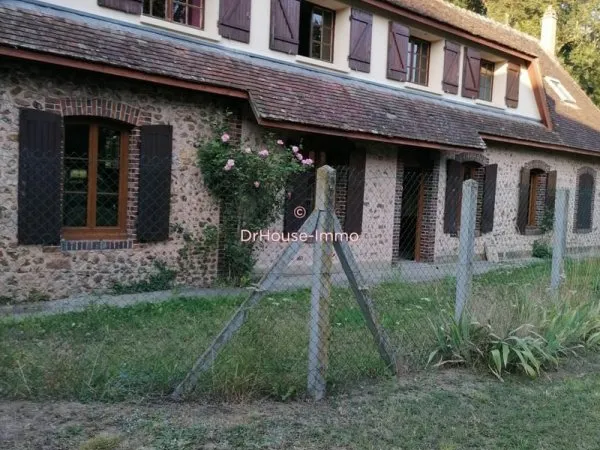 Maison de charme avec 4 chambres, grand terrain et garage à Illiers-Combray