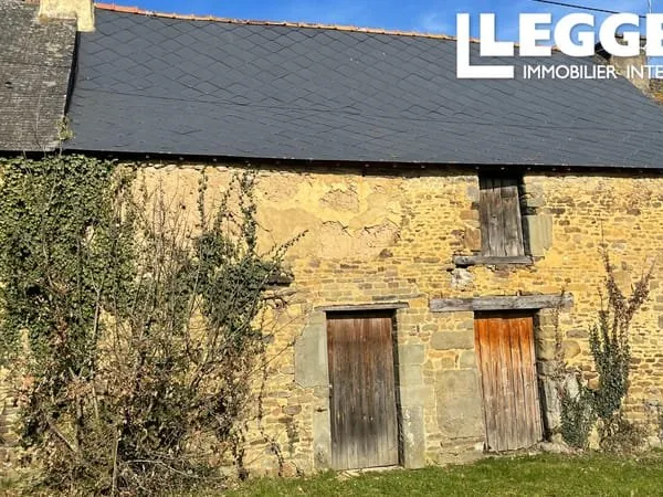 Propriété en pierre avec toiture neuf et dalle en béton et grand terrain. A RENOVER