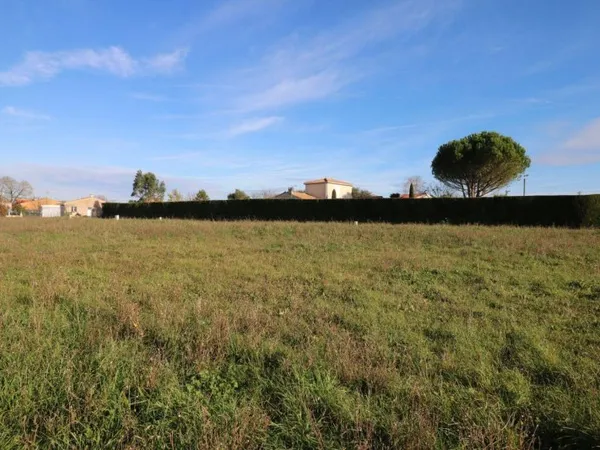 Terrain constructible 671 m²
