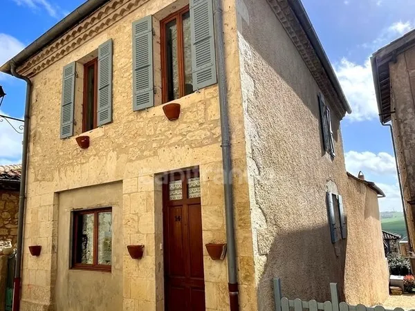 T3 : Maison de village en pierre entièrement rénovée, 85 m2, 2 chambres, à 15 km de Fleurance / Lect