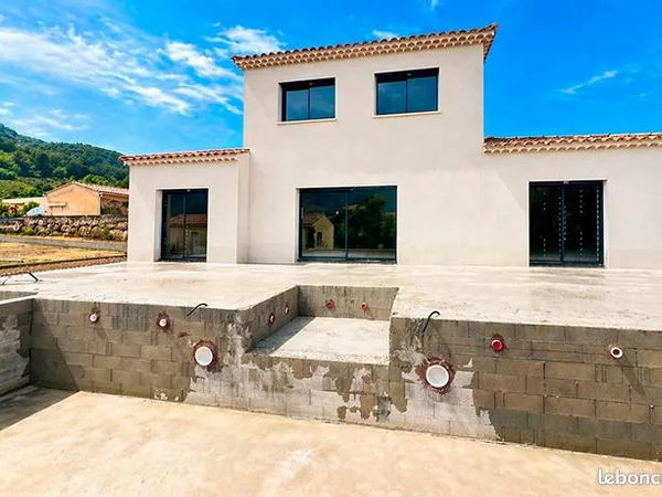 Villa 4 pièces 143 m²